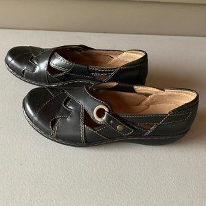 Clark Women's Bendable Slip-on Shoe - Black Leather